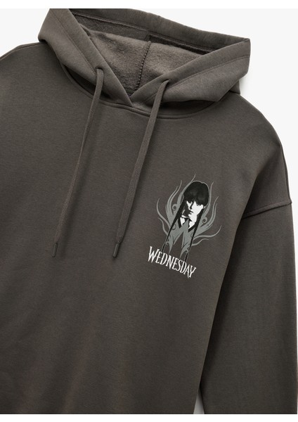 Wednesday Lisanslı Kapüşonlu Arkası Baskılı Oversize Sweatshirt modelleri