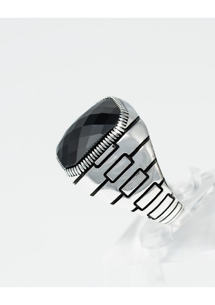 Siyah Oniks Taşlı 925 Ayar Gümüş Erkek Yüzük – Modern ve Güçlü Bir Tasarım modelleri