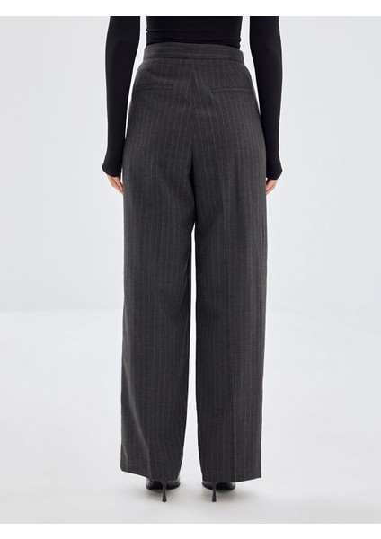 Yeni Sezon Standart Fit Çizgili Kadın Pantolon fırsatları