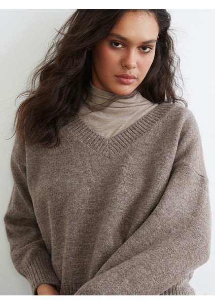 Yeni Sezon V Yaka Oversize Kadın Triko Kazak