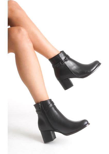 Toka Detaylı Topuklu Fermuarlı Kadın Siyah Kısa Bot Bootie