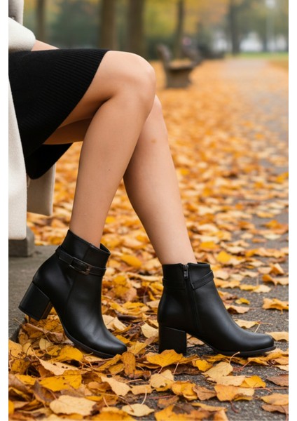 Toka Detaylı Topuklu Fermuarlı Kadın Siyah Kısa Bot Bootie fiyatları