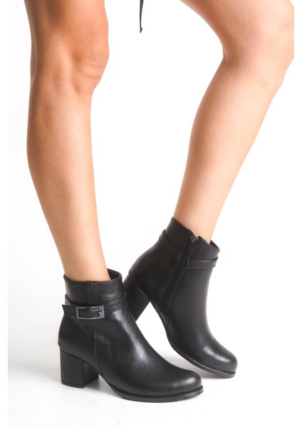 Toka Detaylı Topuklu Fermuarlı Kadın Siyah Kısa Bot Bootie modelleri