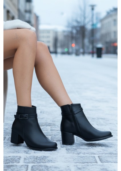 Toka Detaylı Topuklu Fermuarlı Kadın Siyah Kısa Bot Bootie fırsatları
