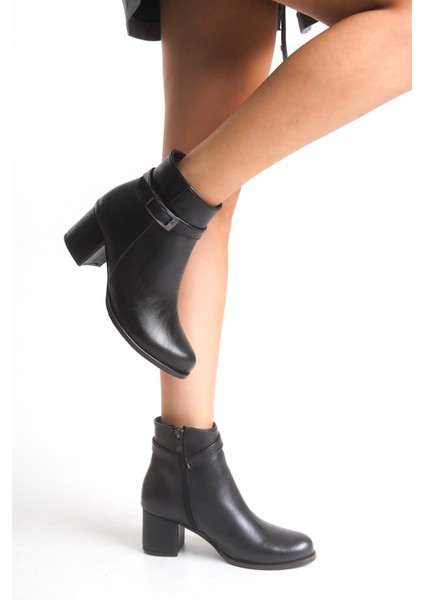 Toka Detaylı Topuklu Fermuarlı Kadın Siyah Kısa Bot Bootie indirimleri