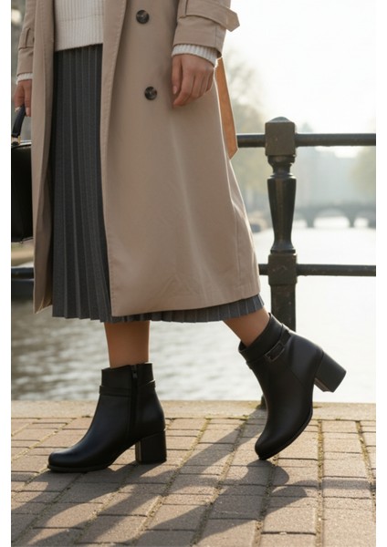 Toka Detaylı Topuklu Fermuarlı Kadın Siyah Kısa Bot Bootie