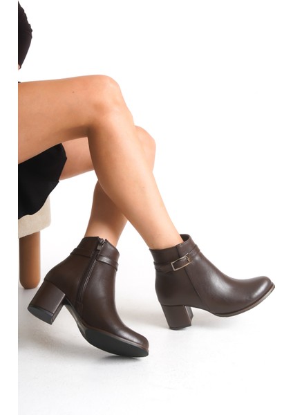 Toka Detaylı Topuklu Fermuarlı Kadın Siyah Kısa Bot Bootie modelleri
