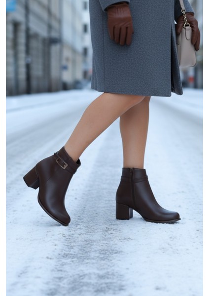 Toka Detaylı Topuklu Fermuarlı Kadın Siyah Kısa Bot Bootie fırsatları