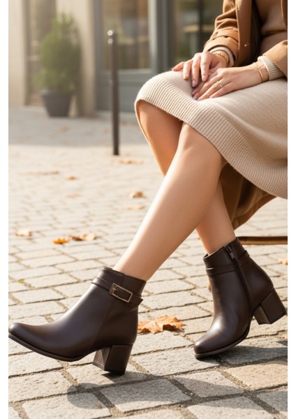 Toka Detaylı Topuklu Fermuarlı Kadın Siyah Kısa Bot Bootie