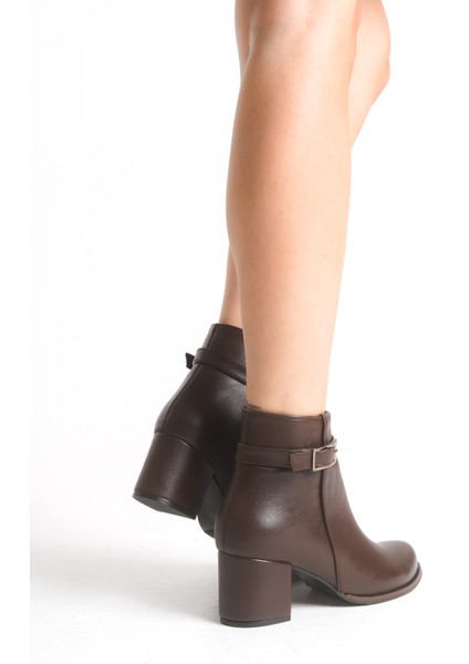 Toka Detaylı Topuklu Fermuarlı Kadın Siyah Kısa Bot Bootie