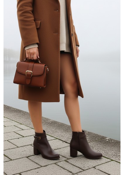 Toka Detaylı Topuklu Fermuarlı Kadın Siyah Kısa Bot Bootie