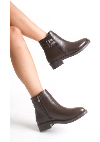 Alçak Taban Yandan Lastik ve Fermuarlı Çift Toka Detaylı Kadın Acı Kahve Bot Bootie