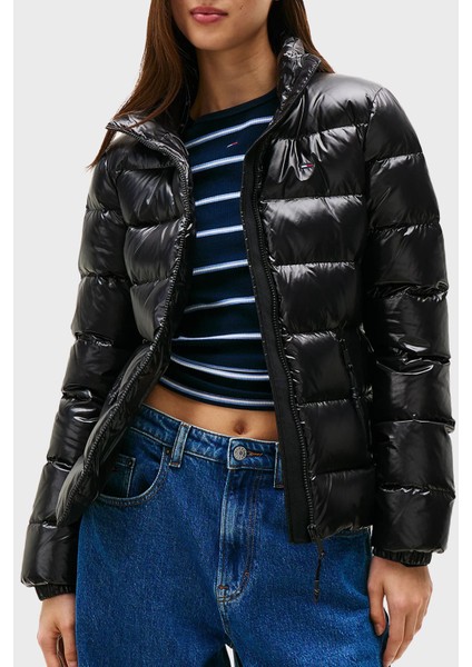 Kapitoneli Slim Fit Dik Yaka Su Itici Parlak Şişme Mont Bayan Mont DW0DW21618 Bds