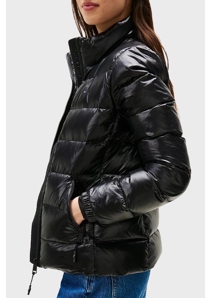 Kapitoneli Slim Fit Dik Yaka Su Itici Parlak Şişme Mont Bayan Mont DW0DW21618 Bds fırsatları