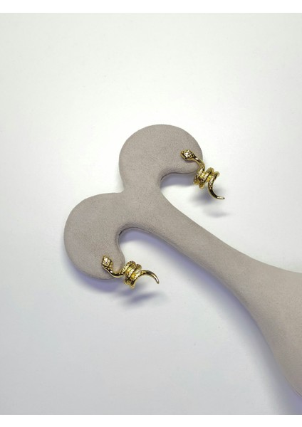 Çelik Gold Rengi Yılan Figürlü Küpe Sarmal Zirkon Taşlı Kadın modelleri