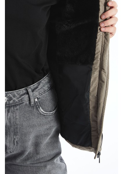 Yeni Sezon Kadın Kapüşonlu Düz Şişme Mont fırsatları