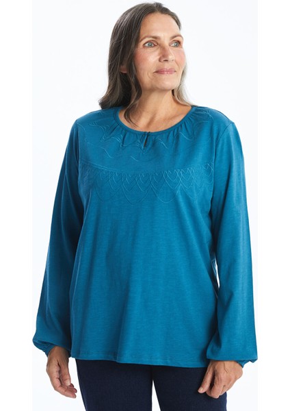 Yeni Sezon Bisiklet Yaka Nakışlı Kadın Bluz