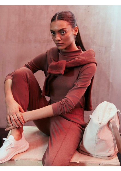 Yeni Sezon Dik Yaka Düz Uzun Kollu Kadın Spor Tişört