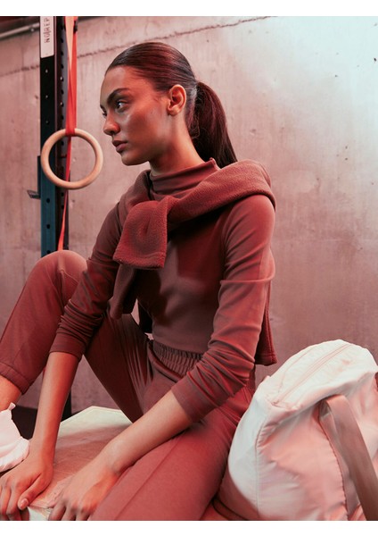 Yeni Sezon Dik Yaka Düz Uzun Kollu Kadın Spor Tişört fiyatları