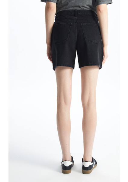 Yeni Sezon Bermuda Fit Kadın Jean Şort fırsatları