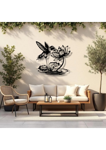 Lotus Çiçeği ve Sinek Kuşu Metal Duvar Dekoru – Zarafet ve Doğanın Uyumu