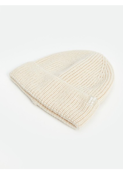 Yeni Sezon Basic Kadın Bere fırsatları