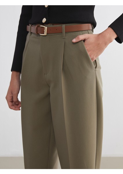 Yeni Sezon Beli Kemerli Havuç Kesim Kadın Pileli Pantolon modelleri