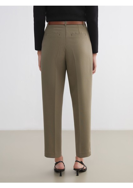 Yeni Sezon Beli Kemerli Havuç Kesim Kadın Pileli Pantolon fırsatları