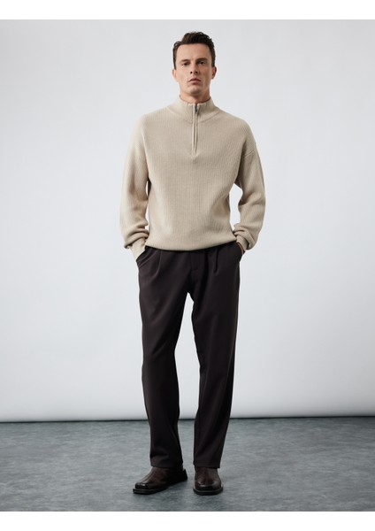 Uzun Kollu Dokulu Yarım Fermuarlı Yaka Triko Kazak