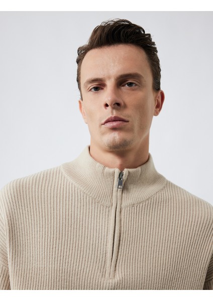 Uzun Kollu Dokulu Yarım Fermuarlı Yaka Triko Kazak modelleri