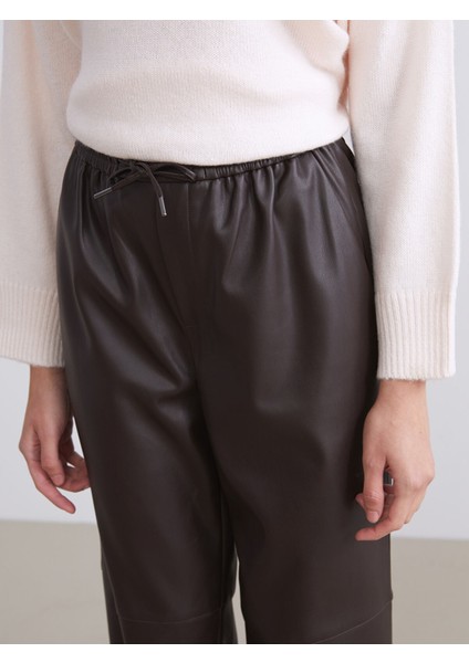 Yeni Sezon Beli Lastikli Deri Görünümlü Kadın Pantolon modelleri