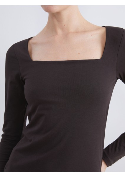 Yeni Sezon Kare Yaka Kadın Tişört modelleri