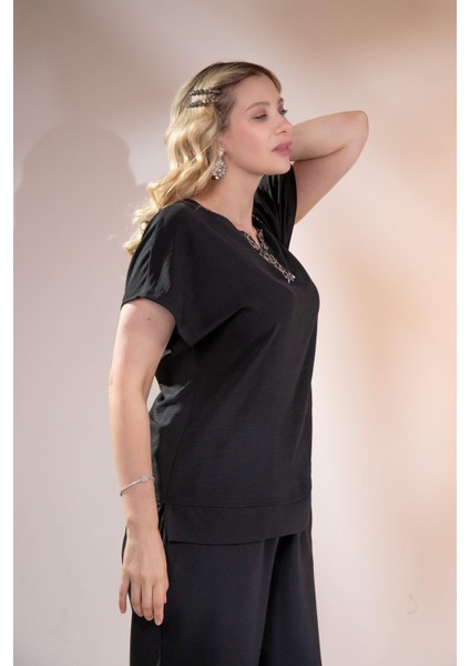 Kadın Büyük Beden Yaka Pul Payetli Siyah Bluz