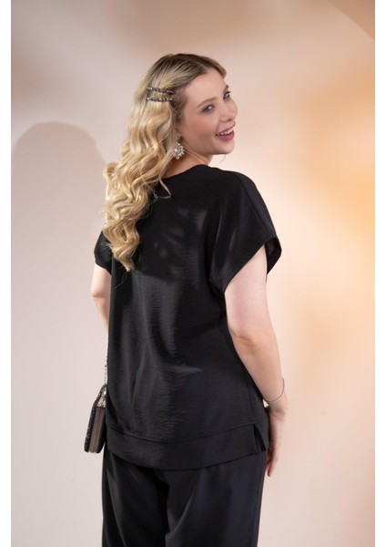 Kadın Büyük Beden Yaka Pul Payetli Siyah Bluz