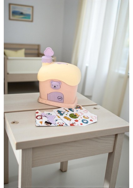 Işıklı Sevimli Ev Temalı Kumbara – Çocuklar ve Yetişkinler Için Tasarruf Kutusu (14.5×9.5×16 Cm) fiyatları