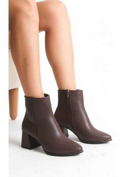 Sivri Burunlu Deri Görünümlü Cilt Acı Kahve Önü Metal Detaylı Fermuarlı Kısa Sade Klasik Bot Bootie indirimleri