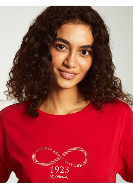 Yeni Sezon Bisiklet Yaka Atatürk Baskılı Kadın Tişört