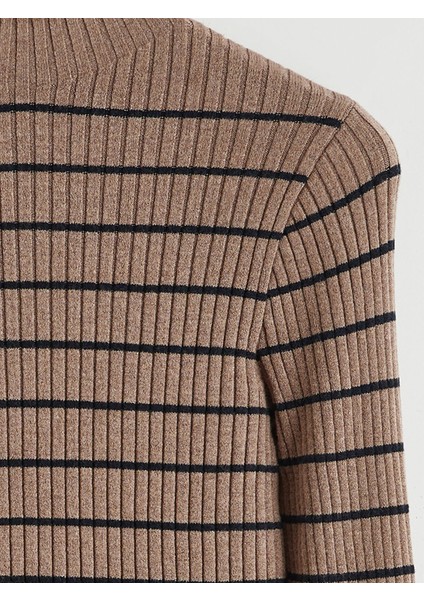 Yeni Sezon Yarım Balıkçı Yaka Çizgili Kadın Triko Kazak fiyatları