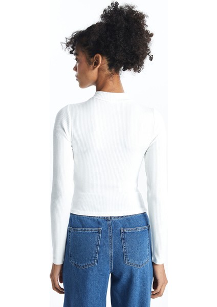 Yeni Sezon Dik Yaka Dokulu Kadın Body fırsatları