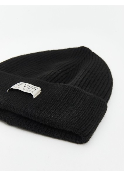 Yeni Sezon Yazı Nakışlı Kadın Bere modelleri