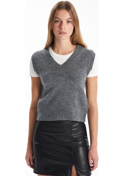 Yeni Sezon Kadın V Yaka Düz Triko Süveter