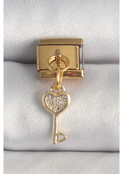 316L Çelik Gold Renk Sallantı Zirkon Taşlı Kalpli Anahtar Model Nomination Charm - TJ-BC1371