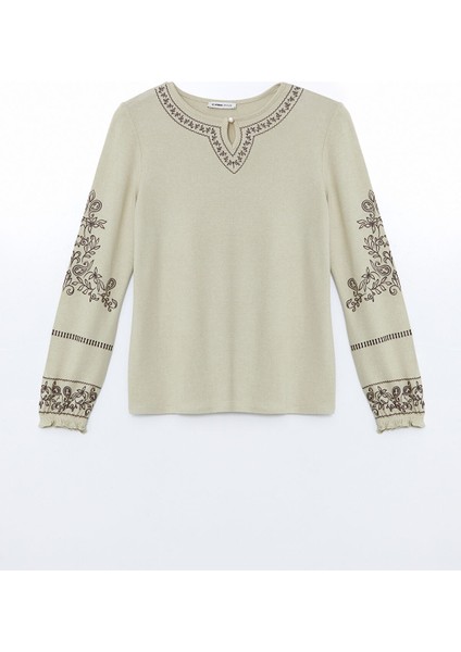 Yeni Sezon Bisiklet Yaka Nakışlı Kadın Bluz indirimleri