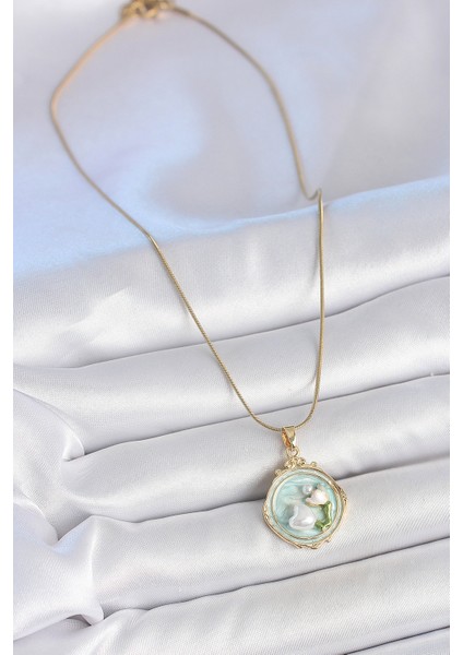 316L Çelik Gold Renk Zincir Turkuaz Mineli İncili Çiçek İşlemeli Portre Model Kadın Kolye - TJ-BKO10150 fiyatları