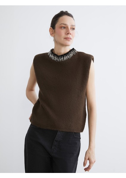 Yeni Sezon Dik Yaka Boncuk Işlemeli Kadın Triko Süveter