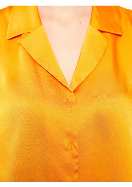 Yeni Sezon Önden Düğme Kapamalı Düz Saten Kadın Gömlek fırsatları