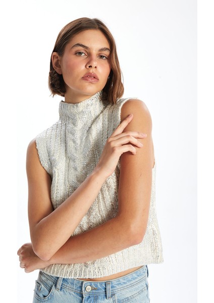 Yeni Sezon Yarım Balıkçı Yaka Kendinden Desenli Kadın Triko Süveter