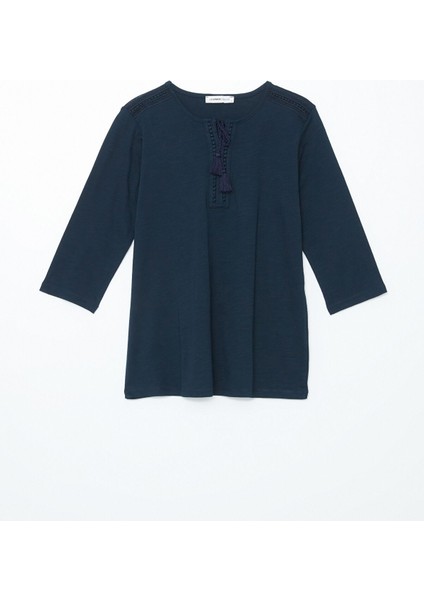 Yeni Sezon Bağlamalı Yaka Nakışlı Kadın Bluz indirimleri