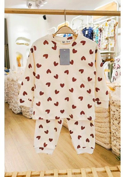 Kız Çocuk Kalp Desenli %100 Pamuk Fitilli Interlok Manşetli Uzun Kollu Pijama Takımı fiyatları
