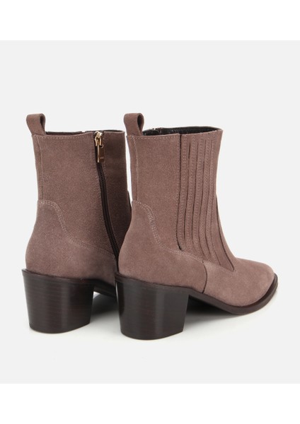01BOH313130A450 KADIN Süet Deri Vizon Sivri Burunlu Lastik Detaylı Topuklu Bot fırsatları